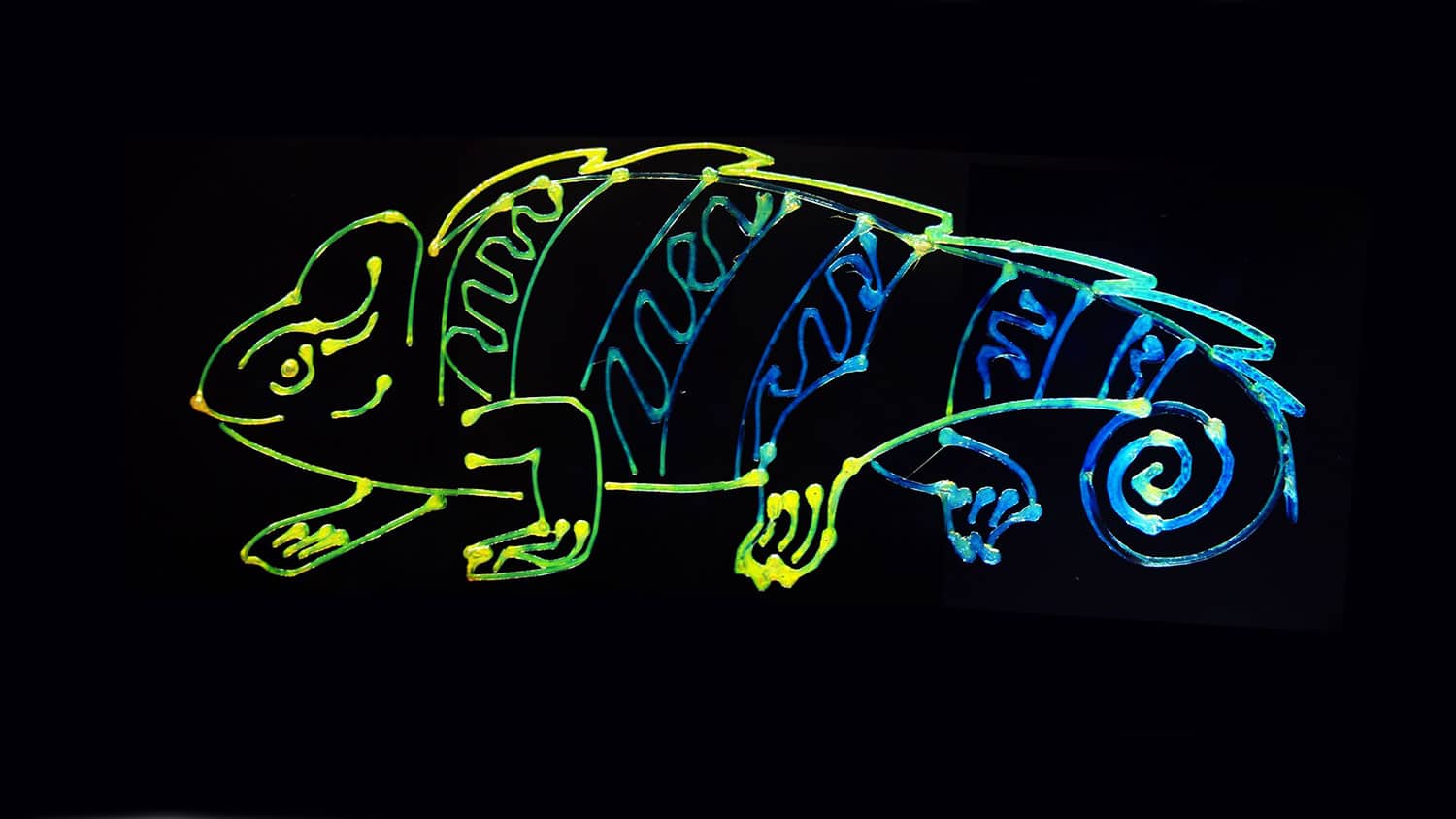 Chameleon-inspired tech 3D prints multiple colors from a single ink