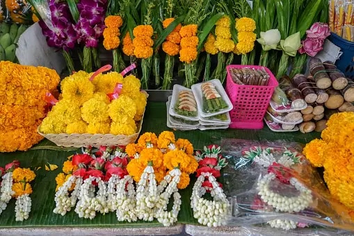 Make Your Wishes Come True By Offering These Divine Flowers