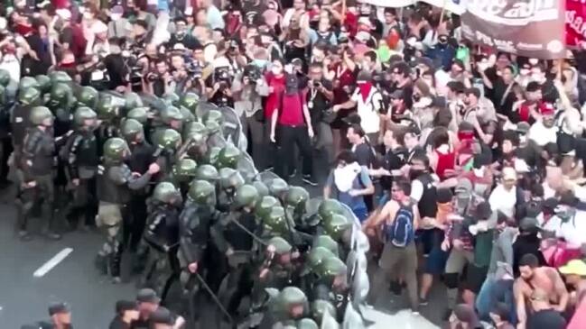 Clashes in Argentina as congress debates reform bill