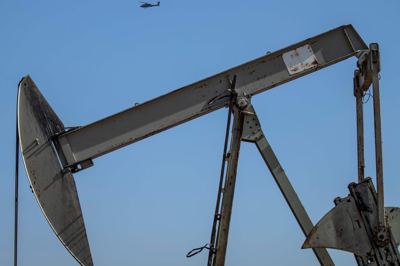 Oil prices on track for weekly drop