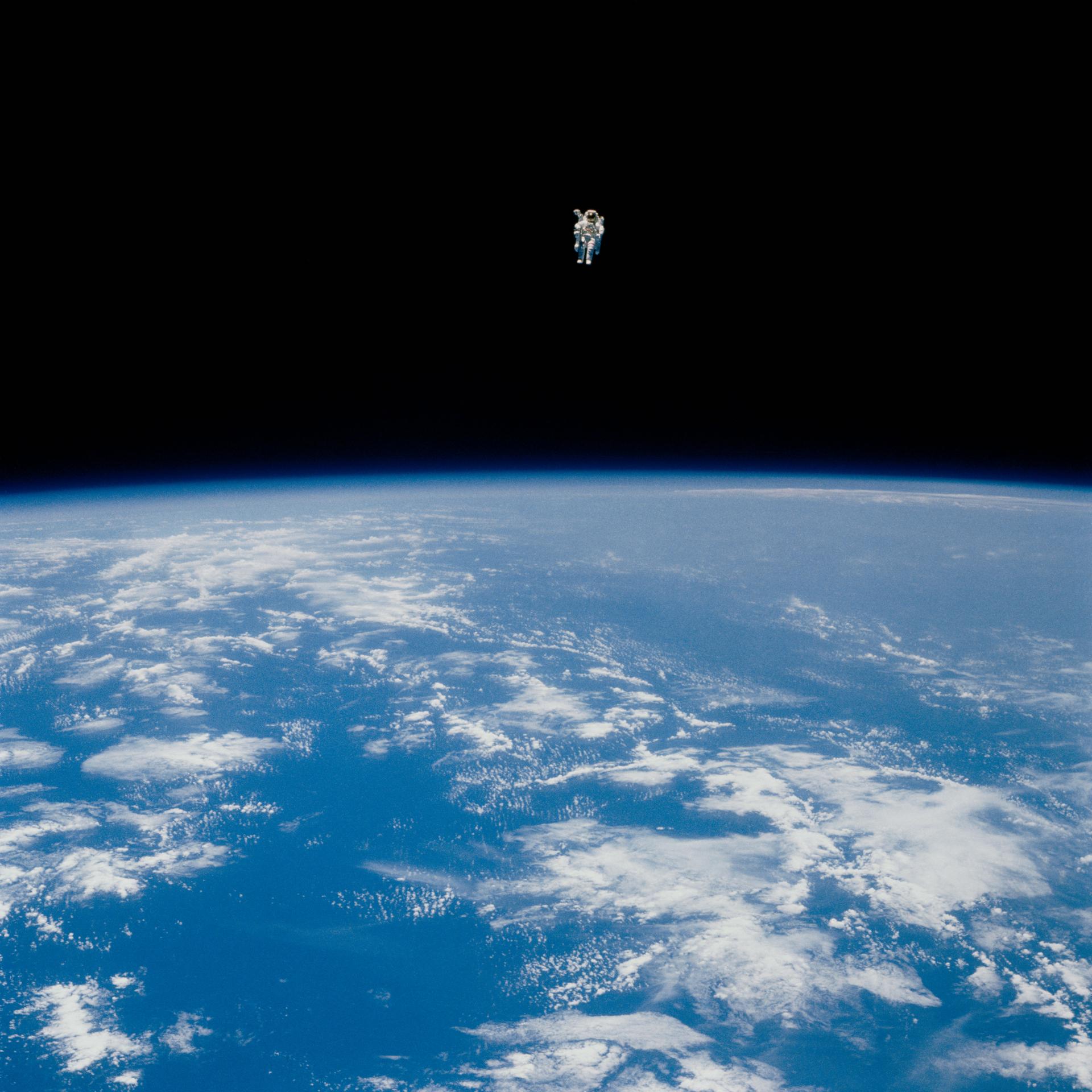 First Untethered Spacewalk Captured in STS-41B Iconic Photos | Mirage News