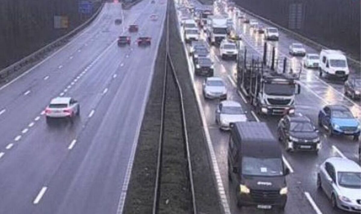 M4 closed ‘for some time’ causing travel chaos as people urged to ‘stay away’