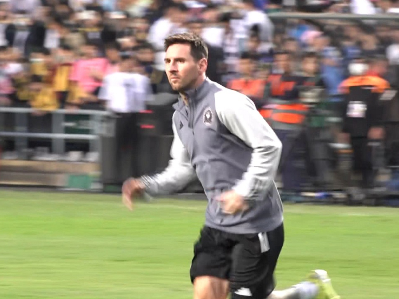 Sight of Messi delights thousands at HK Stadium