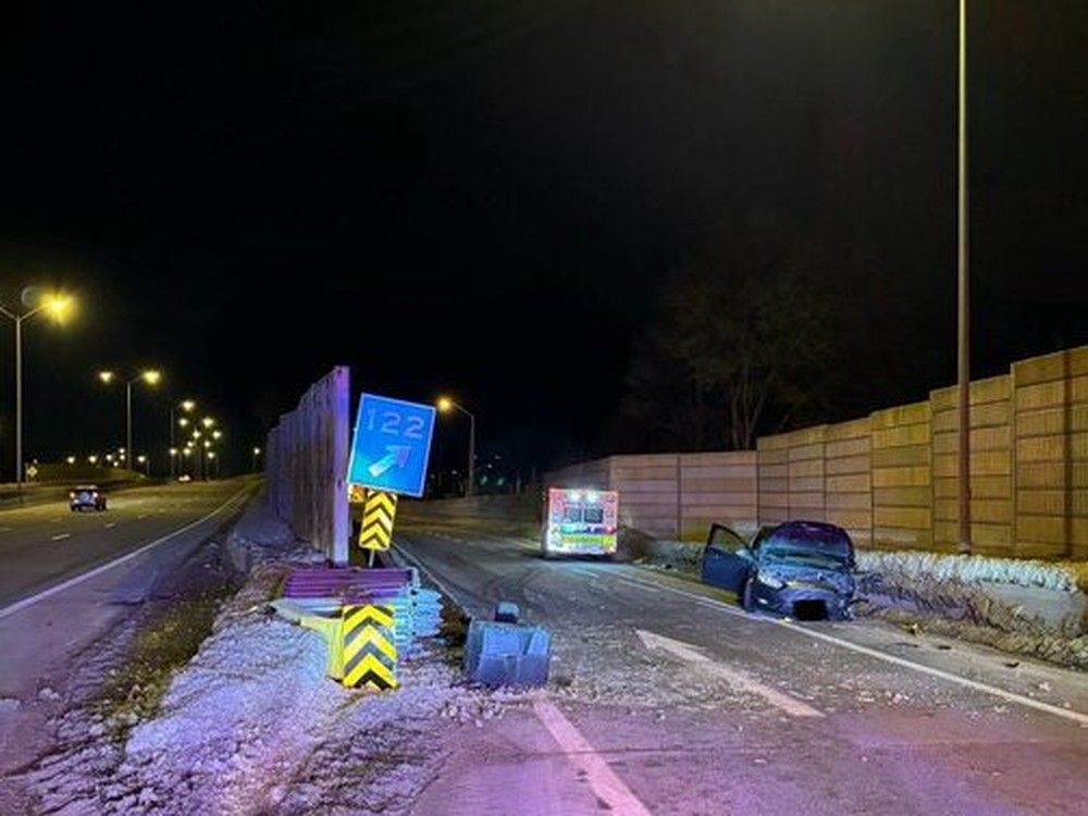 Man charged with impaired driving after 4 a.m. crash on Hwy 417