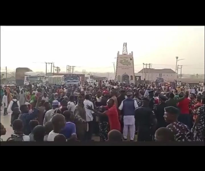 BREAKING: Shots Fired As Residents Protest High Cost Of Living, Blocks Major Roads (Update)