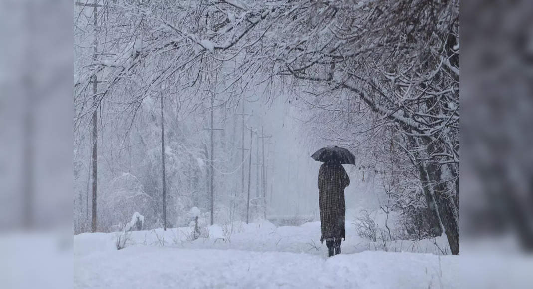 Kashmir: Roads closed, flights cancelled due to heavy snowfall; avalanche alert issued