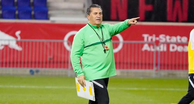 Super Eagles coach, Jose Peseiro places phone ban on players after some were seen playing Call of Duty game