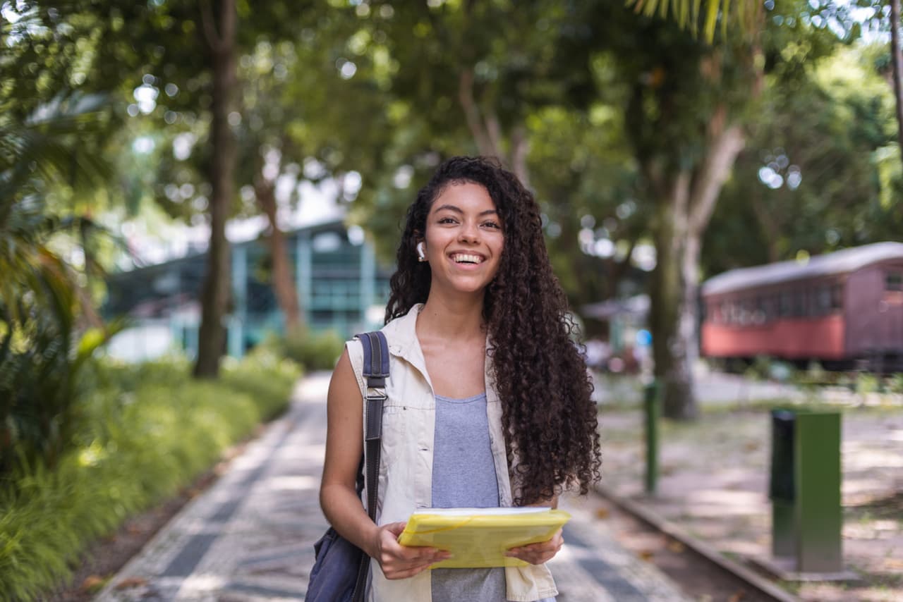 ‘If I say the sky is blue, she’ll tell me it’s green’: My daughter, 19, will inherit $800,000. How can she invest in her future?