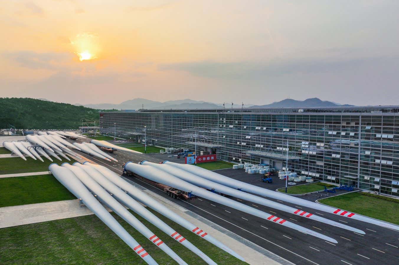 World’s biggest onshore wind turbine blades unveiled in China