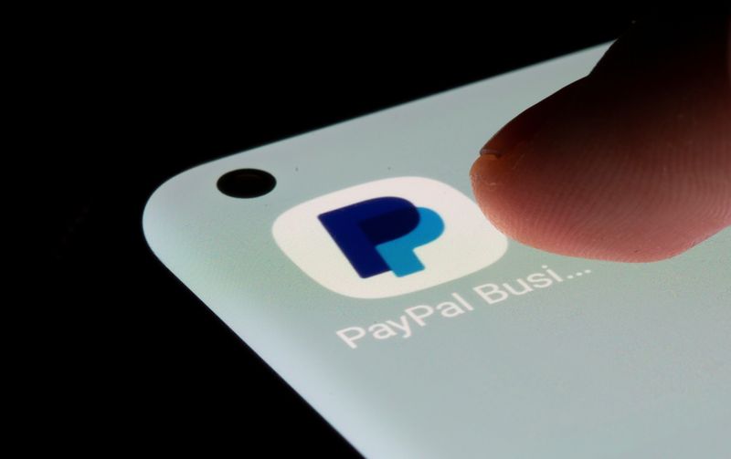 PayPal sees flat profit in ‘transition year,’ shares fall