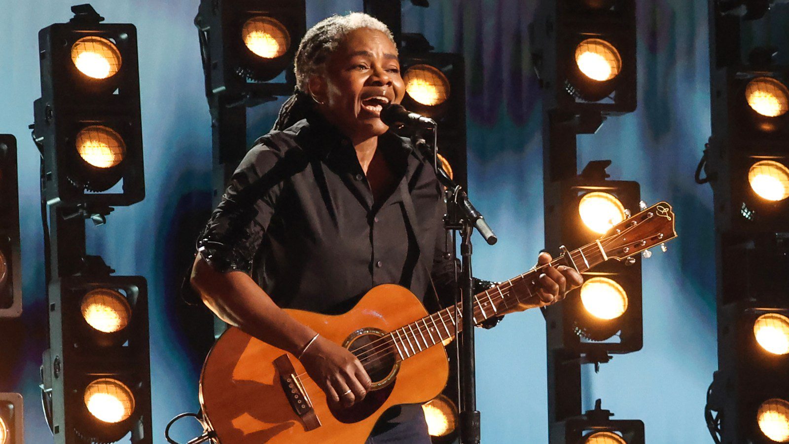 Tracy Chapman’s Grammys Appearance Was the Event of the Night. Here’s How It Happened