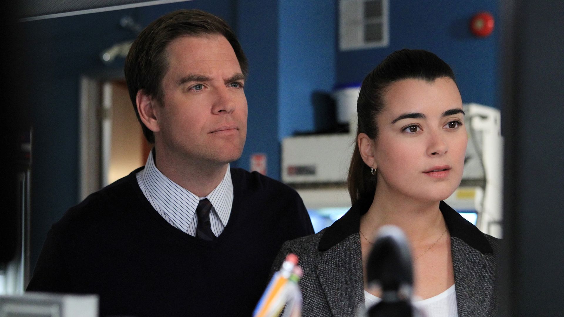 Michael Weatherly sends NCIS fans into frenzy as he shares photo with former co-star Cote de Pablo