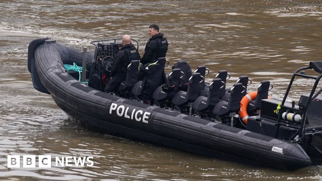 Abdul Ezedi: Thames search for Clapham attack suspect