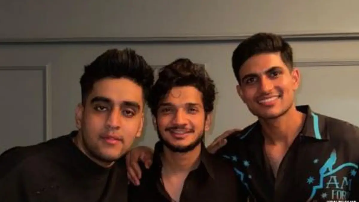 Munawar Faruqui spotted partying with cricketer Shubman Gill, pic goes viral