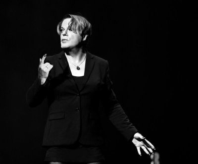 Eddie Izzard: Marathons were good training for solo staging of ‘Hamlet’