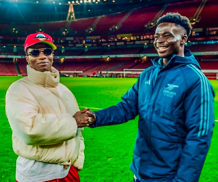 BREAKING: Arsenal Football Star Bukayo Saka Gives Special Gift To Wizkid After Watching Saka’s Team Win Against Liverpool