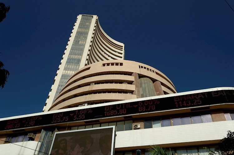 Nifty and Sensex eye a muted open on subdued SGX Nifty futures