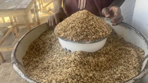 Nigeria’s Rising Cost of Living: Citizens Resort to ‘Throw-Away’ Rice for Consumption