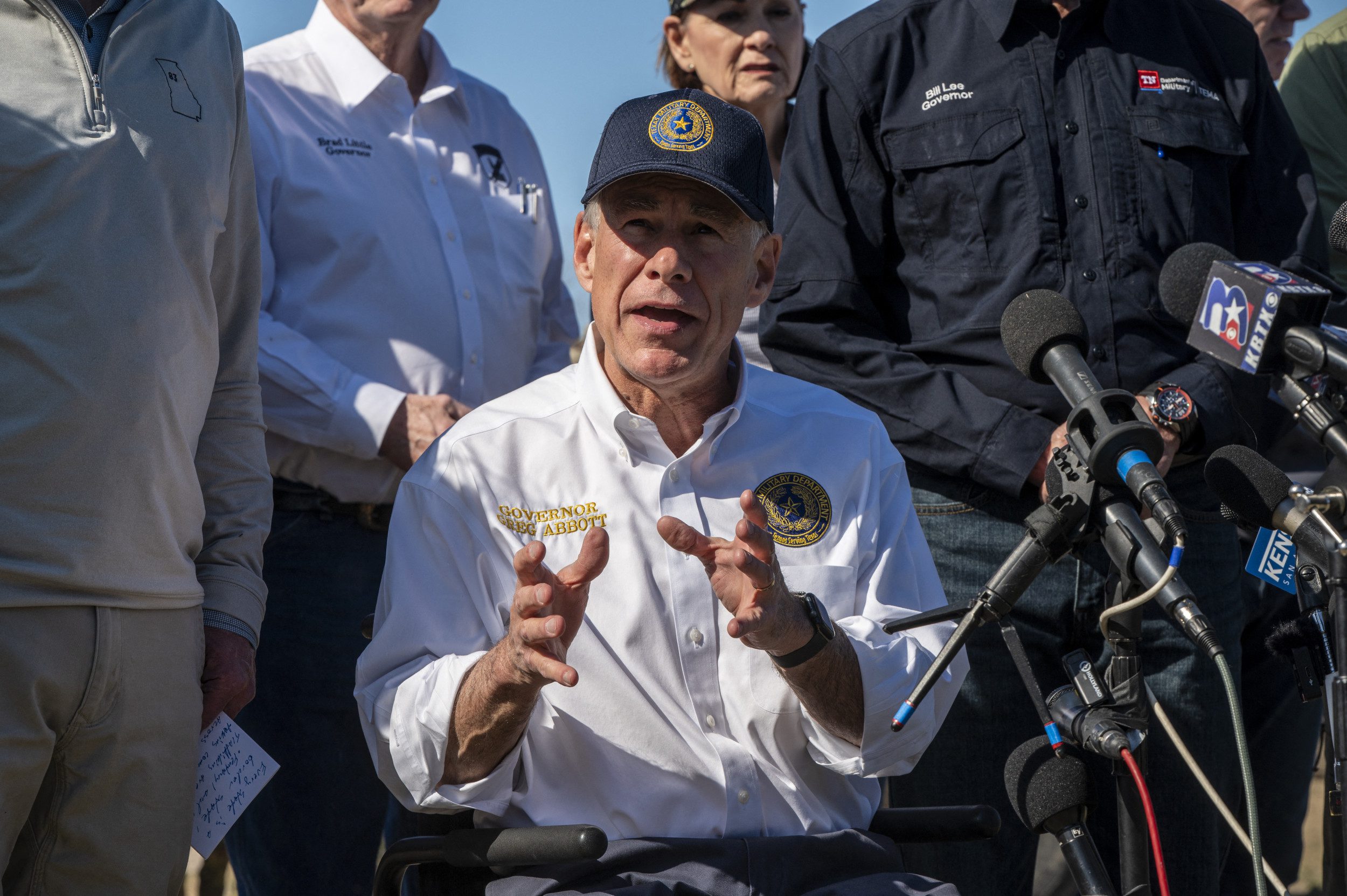 Texas Sees Huge Drop in Border Crossings as Greg Abbott’s Fight Heats Up