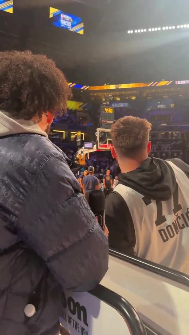 Luka Doncic called “BOUNCE” on this trick shot