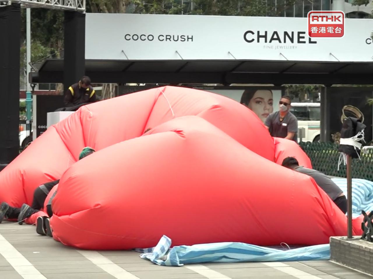 Giant Chubby Heart taken down due to strong wind