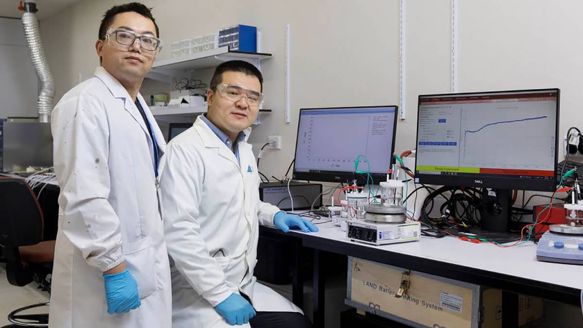 New research converts waste carbon dioxide into carbon-free fuel