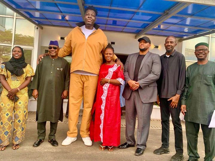 (PHOTOS): Oyo Deputy Gov receives Ibadan-born Tallest Basketball player