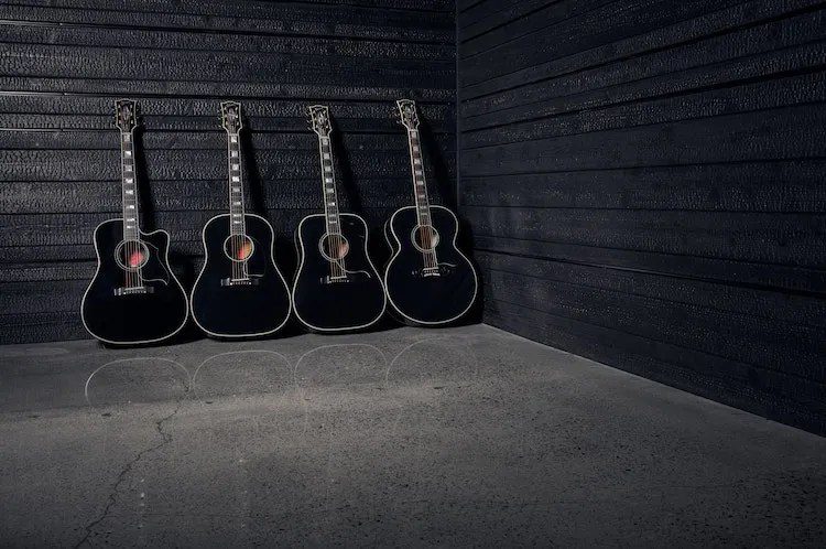 Gibson Custom Ebony Series: Like a Tuxedo