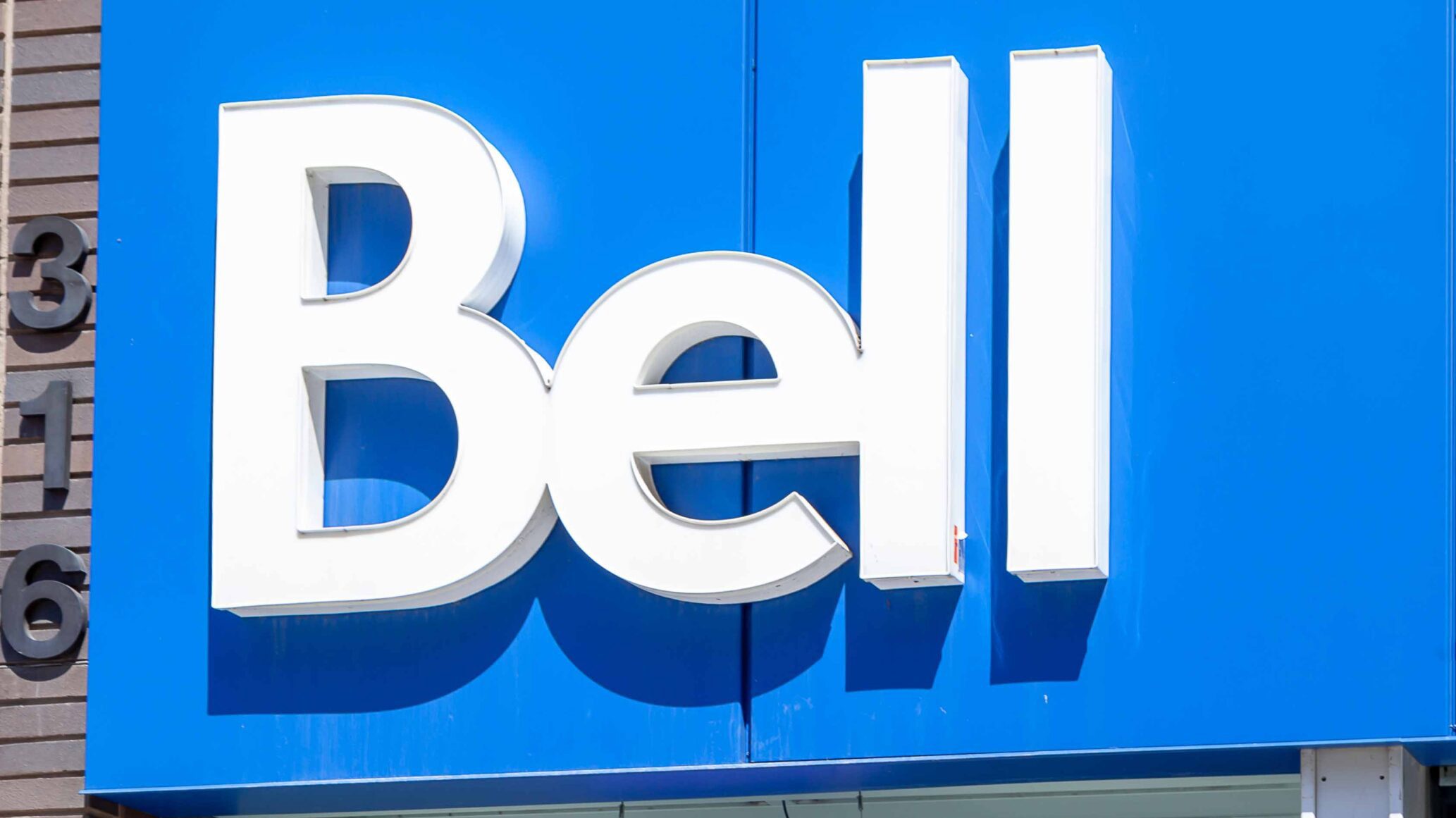 Telecom news roundup: Bell axes more employees under restructuring plan  [Mar.16-22]