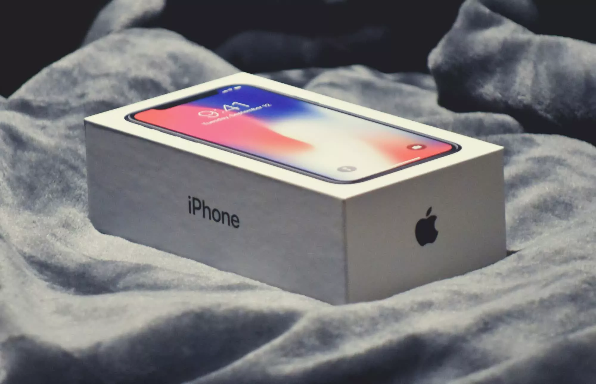 Apple prepares in-box iPhone software update system for unboxing convenience