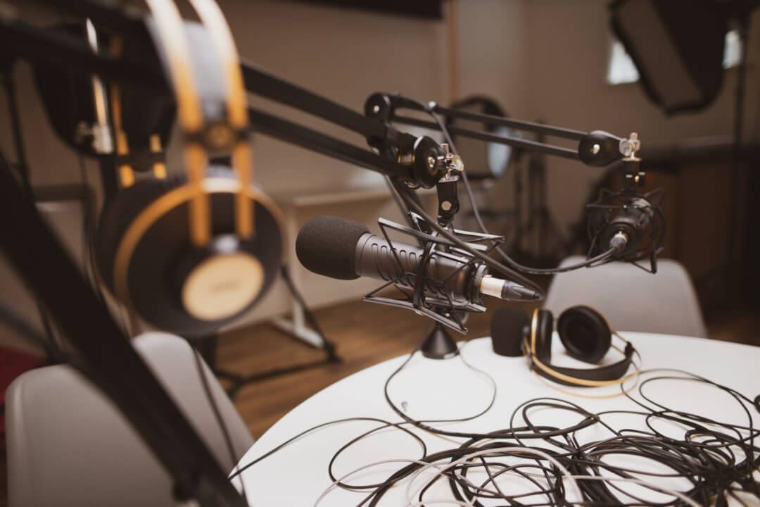 5 Podcast Kits for Any Type of Podcaster: The Ultimate Guide [Updated 2023]