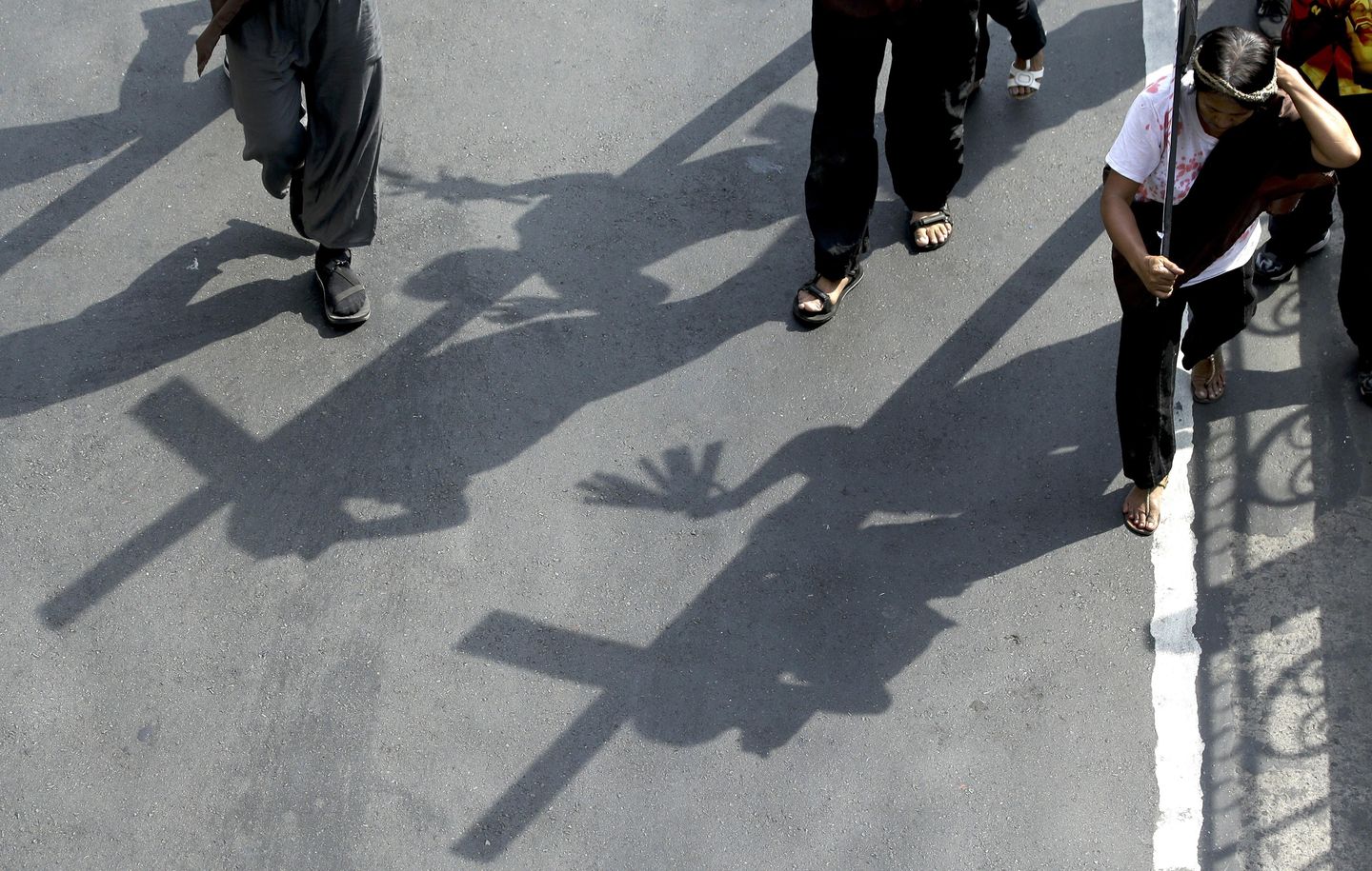 Filipino villager to be nailed to a cross for the 35th time on Good Friday to pray for world peace