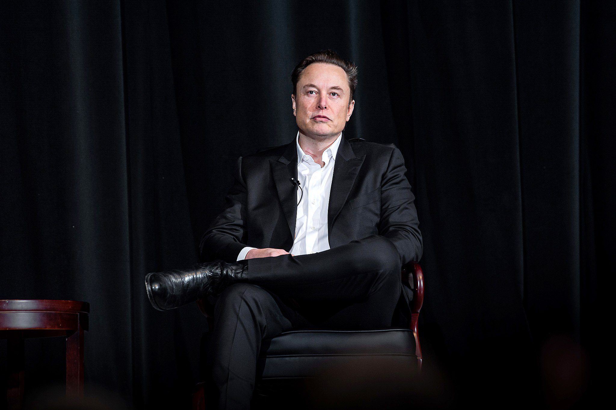 Elon Musk Weighs In Tucker Carlson’s Take on Nancy Pelosi’s Stock Picks That Outshine Warren Buffett’s