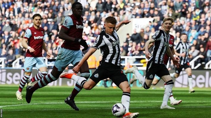 Newcastle edge West Ham in a seven-goal thriller