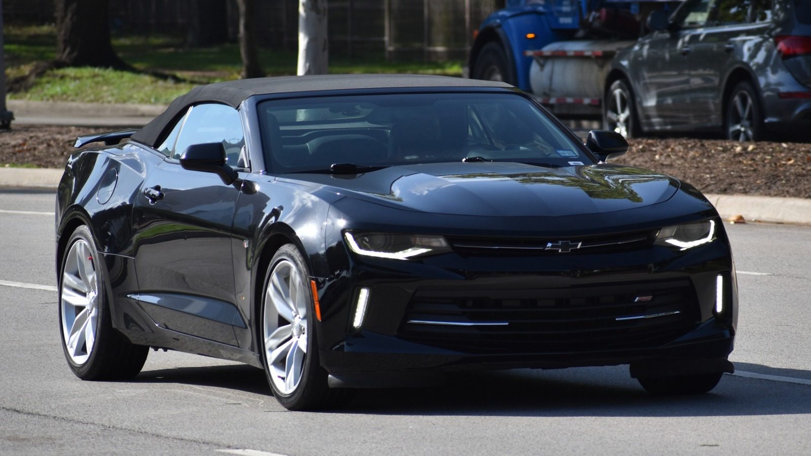 What’s The Difference Between Chevrolet Camaro 1LS And LT1?