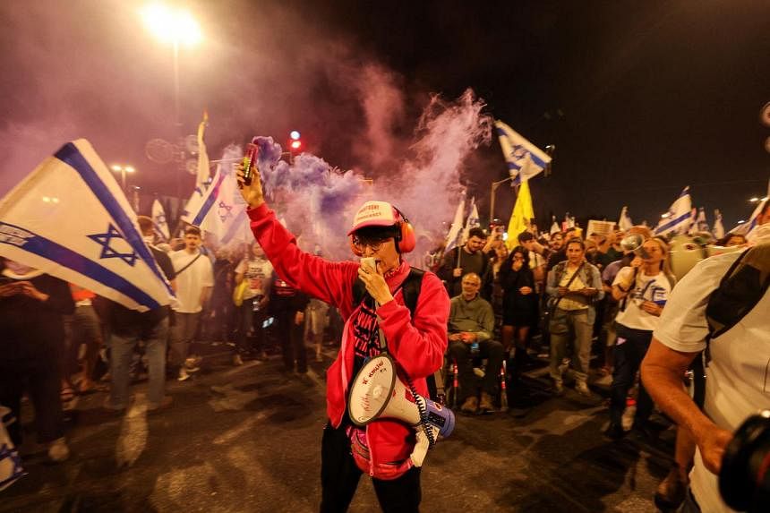 Tens of thousands rally against Netanyahu government in Jerusalem