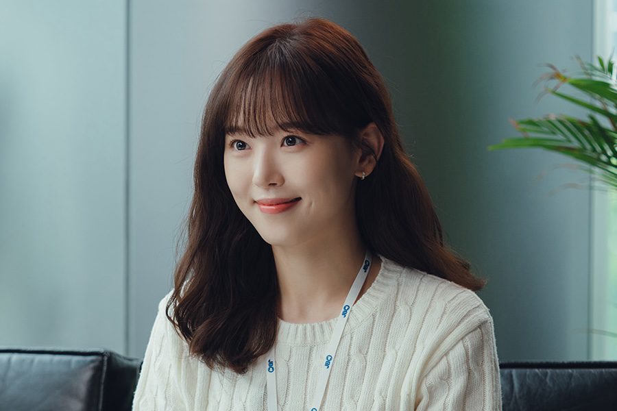 Kang Han Na Transforms Into A Passionate And Bubbly Variety Show Writer In “Frankly Speaking”