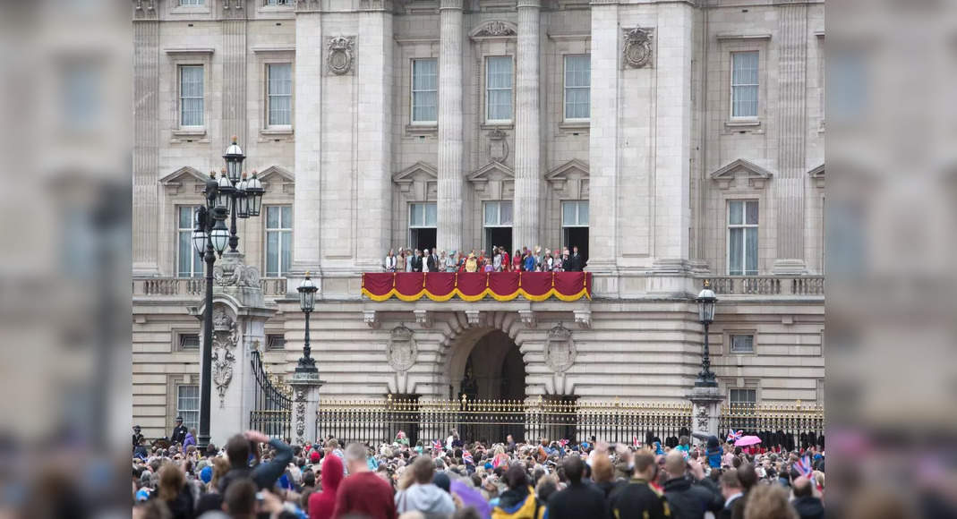 UK: Parts of Buckingham Palace and Balmoral Castle to open for tourists for the first time