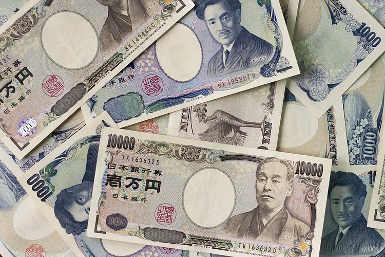 Japanese Yen advances to over two-week high against USD ahead of US NFP