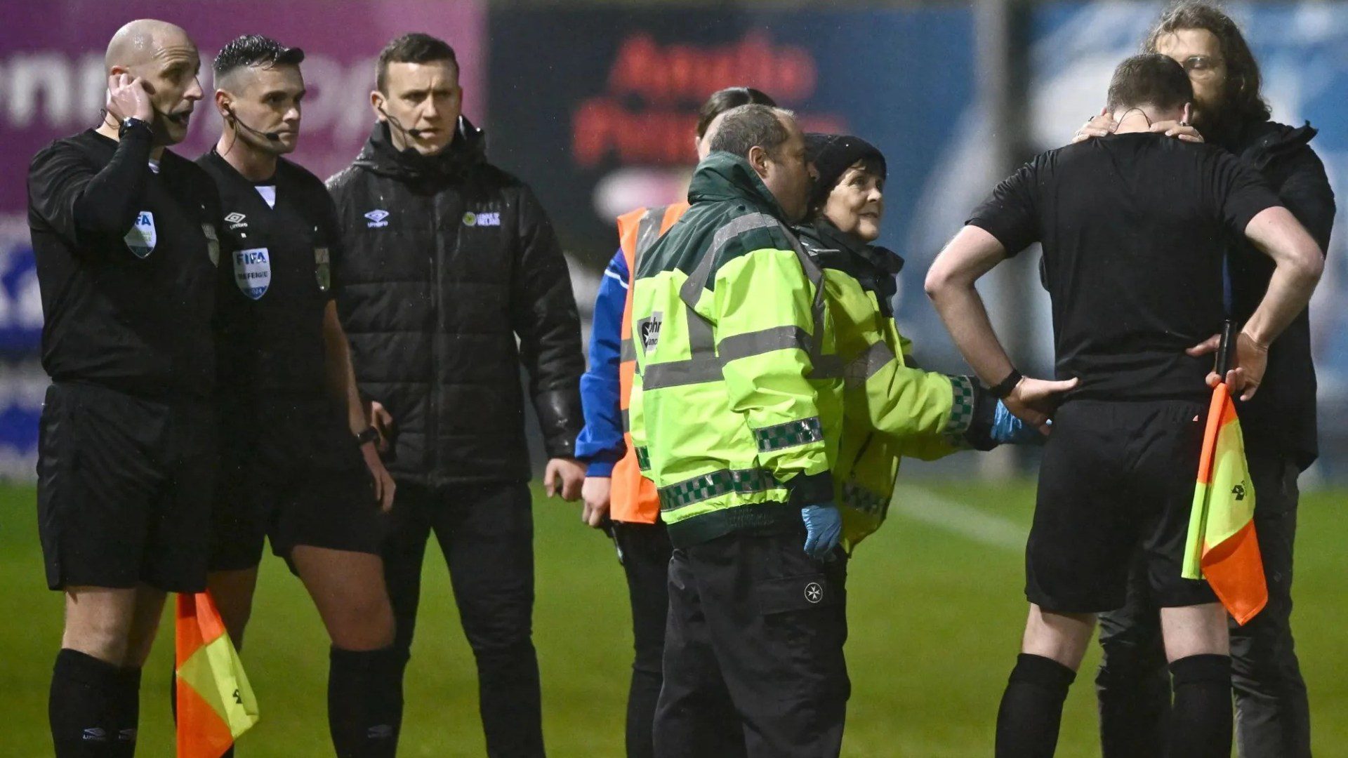 Shelbourne’s draw against Drogheda Utd overshadowed as game delayed by ugly scenes as assistant referee struck by object