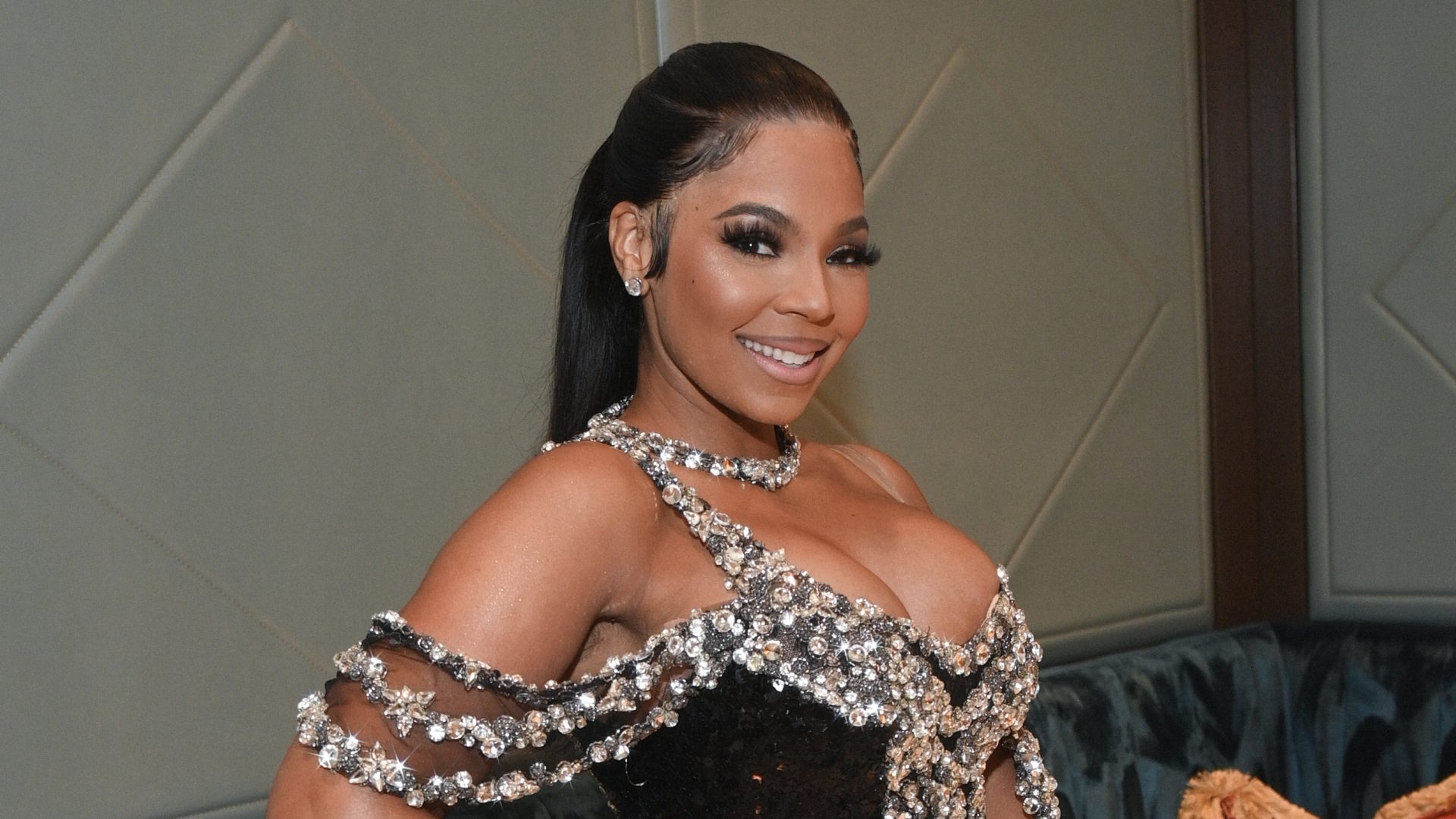 She’s A Muva! Ashanti Gives Fans A Closer Look At Her Baby Bump (VIDEOS)