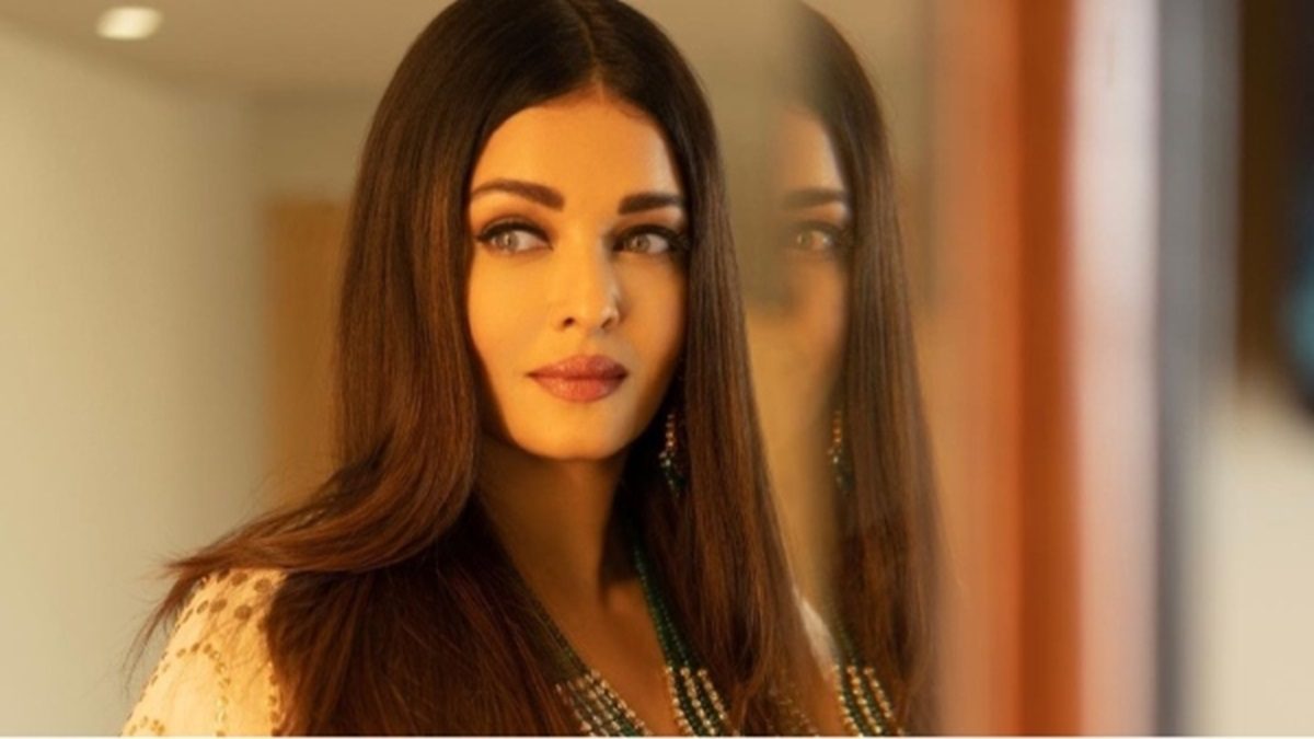 When Aishwarya Rai Gives ‘Classy Slap’ On Journalist’s Face For Asking Her To Pose Nude, Watch Video