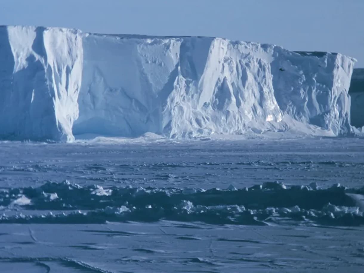 Largest ice shelf in Antarctica moves once or twice a day