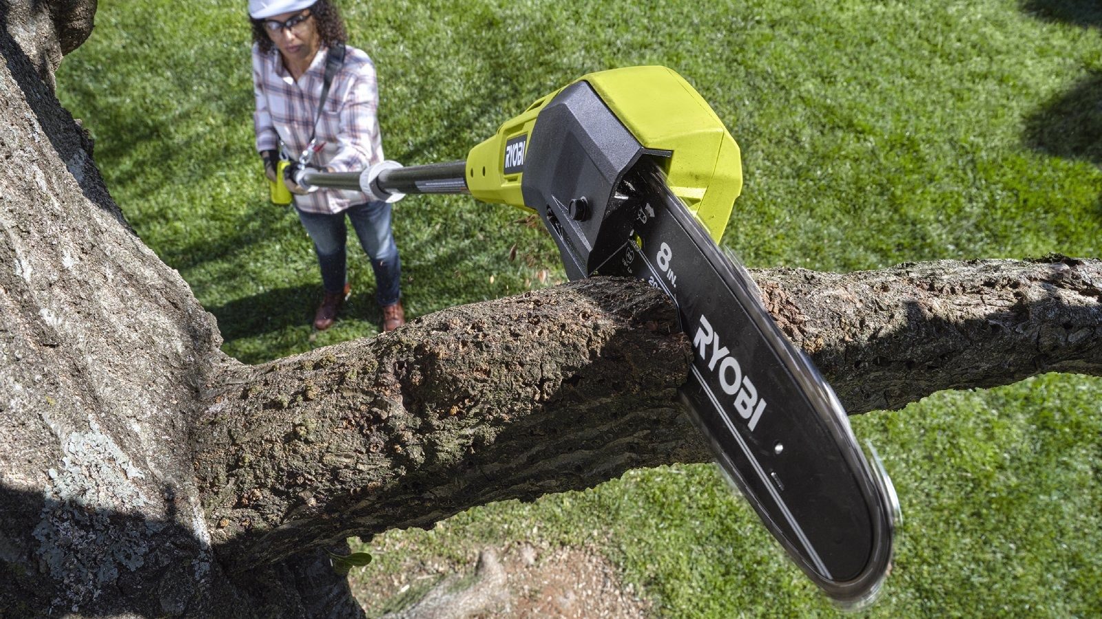 Ryobi 18v ONE+ Vs. Milwaukee M18 Fuel Pole Saw Tree Trimmer: What’s The Difference?