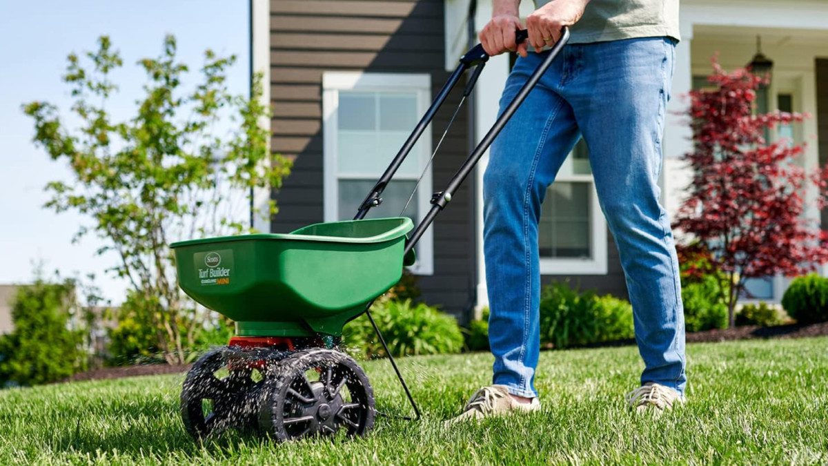 Amazon’s no. 1 bestselling lawn spreader with 23,000+ perfect ratings is on sale for $45