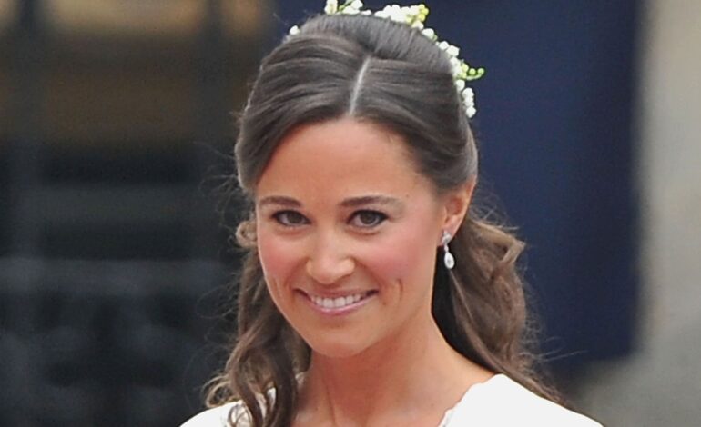 Princess Kate’s bridesmaid Pippa’s very deep royal wedding curtsy that went unnoticed