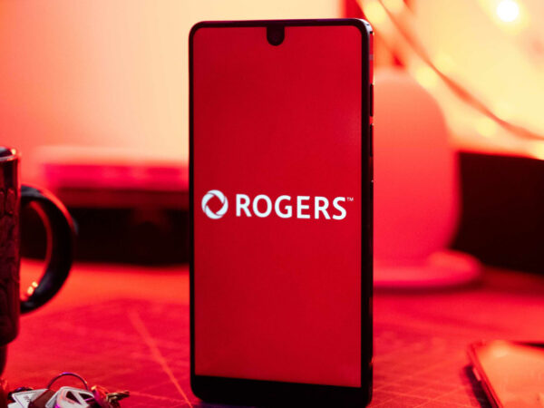 Telecom news roundup: Rogers has new Comcast products, Quebecor scales back Manitoba expansion [Apr. 20-26]