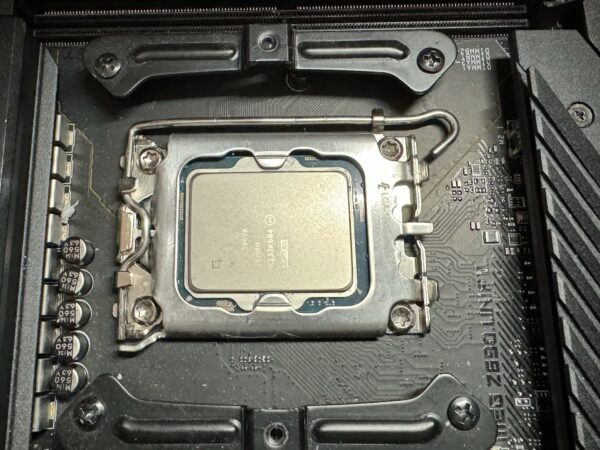 This genius tool ensures flawless thermal paste application every time