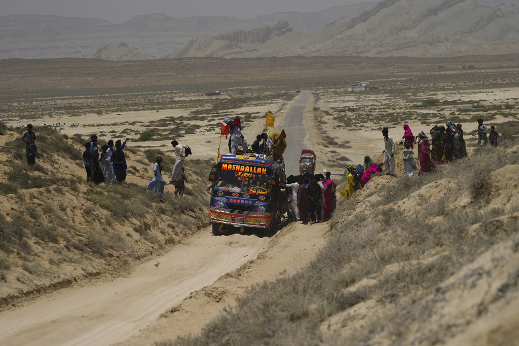 A Hindu festival in southwestern Pakistan brings a mountainous region to life