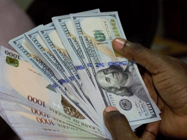 Again, Dollar Strengthens Against Naira, Now N1,350/$